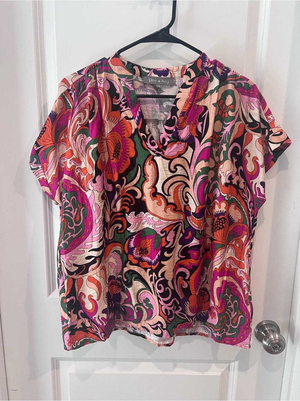 Pixi + Ivy V-Neck Short Sleeve Blouse Size Large